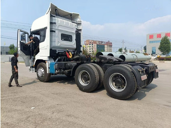 Tractor unit Shacman X3000: picture 2