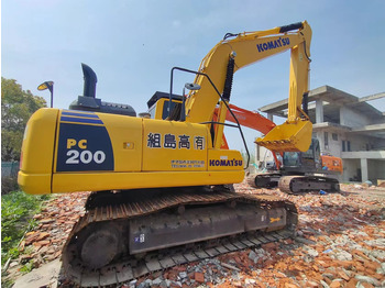Crawler excavator KOMATSU PC200-8: picture 2