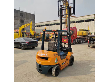 Diesel forklift TOYOTA FD30: picture 3