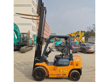 Diesel forklift TOYOTA FD30: picture 2