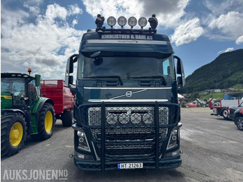 Log truck 2018 Volvo FH16 8X4 Euro6 komplett tømmerbil med kran og henger.: picture 2