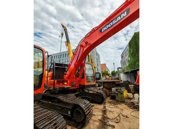 Crawler excavator Doosan DX225LC: picture 3