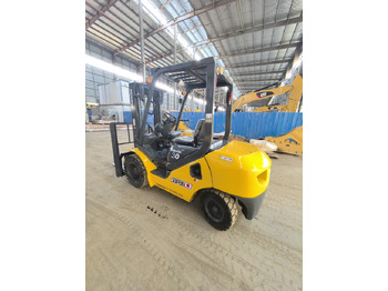 Diesel forklift Komatsu FD30 Forklift: picture 3