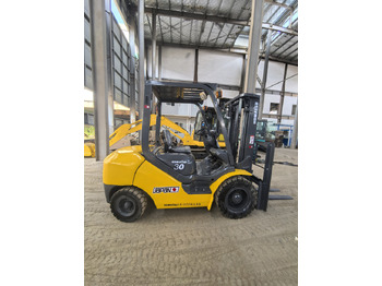 Diesel forklift Komatsu FD30 Forklift: picture 3 Diesel forklift Komatsu FD30 Forklift: picture 3