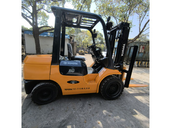 Diesel forklift Toyota FD30 Forklift: picture 3