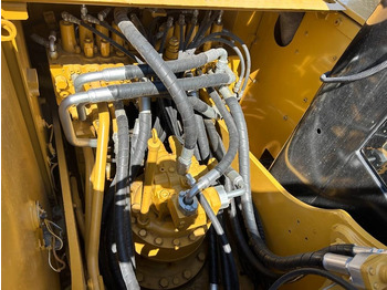 Crawler excavator CAT 320D2L: picture 4