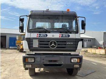 Crane truck, Dropside/ Flatbed truck Mercedes-Benz 2531: picture 4 Crane truck, Dropside/ Flatbed truck Mercedes-Benz 2531: picture 4