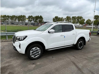 Pickup truck NISSAN Navara