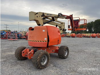 Articulated boom JLG