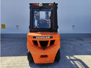 Diesel forklift Doosan D30 GP: picture 4