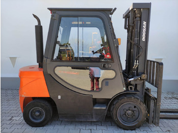 Diesel forklift Doosan D30 GP: picture 2