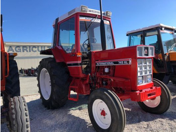 Farm tractor INTERNATIONAL