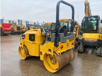 Roller CATERPILLAR CB34B