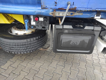 Curtainsider semi-trailer Krone: picture 4