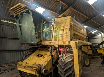 Combine harvester NEW HOLLAND TX36