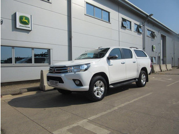 Pickup truck TOYOTA Hilux