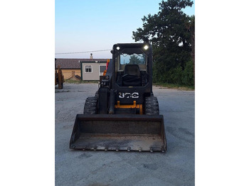 Compact track loader JCB 225: picture 2