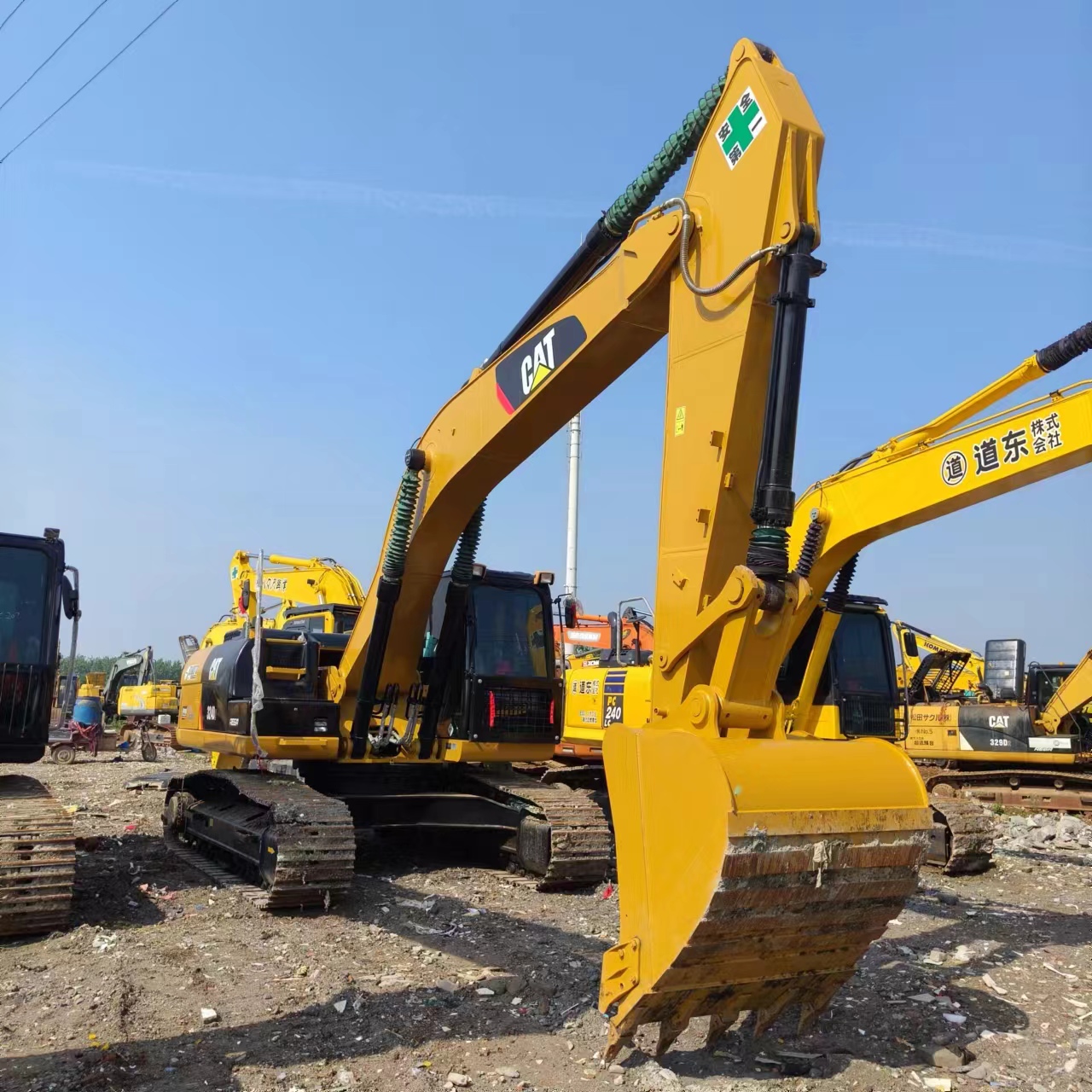 Crawler excavator CATERPILLAR 324: picture 2