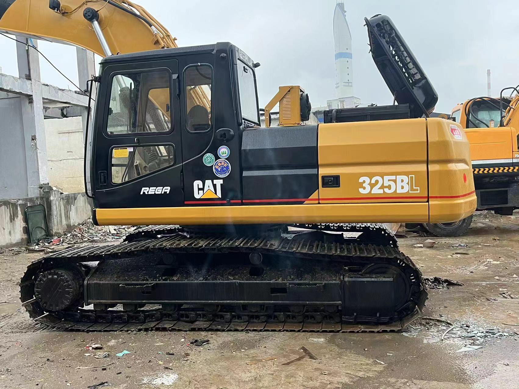 Crawler excavator CATERPILLAR 325BL: picture 3