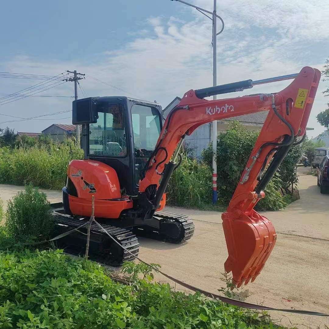 Mini excavator KUBOTA U35: picture 2