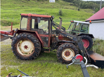 Farm tractor INTERNATIONAL