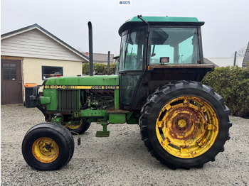Farm tractor JOHN DEERE 2040