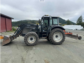 Farm tractor 2004 Valtra M120-4 w/ loader and bucket: picture 2