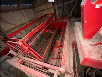 Combine harvester MASSEY FERGUSON 100 series