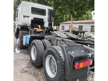 Tractor unit for transportation of food Howo tractor: picture 5