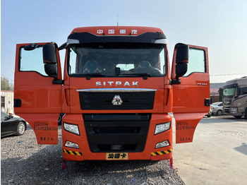 Tractor unit SINOTRUK HOWO