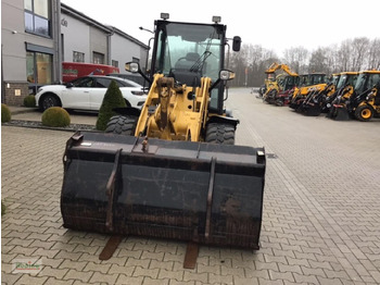 Wheel loader Caterpillar 907 H: picture 3