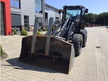 Wheel loader JCB 409: picture 3