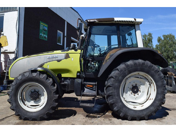 Farm tractor Valtra T120: picture 3