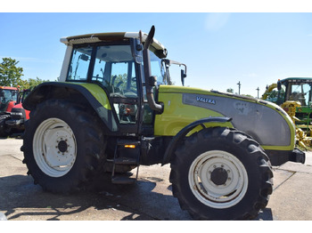 Farm tractor Valtra T120: picture 2
