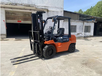 Diesel forklift Toyota FD30: picture 4
