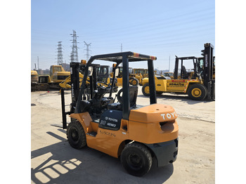 Diesel forklift Toyota FD30: picture 2