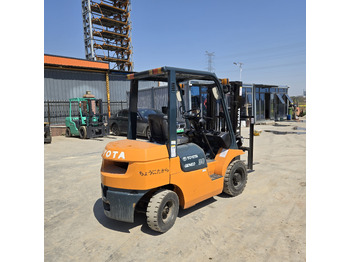 Diesel forklift Toyota FD30: picture 4