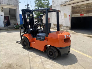 Diesel forklift Toyota FD30: picture 3