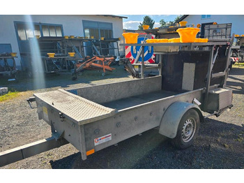 Trailer Nissen FAT LED B3 Absperrtafel VZ616 Verkehrsleittafel Verkehrssicherungsanhänger Verkehrsleittafel Horizont Trebbiner Sperrwand: picture 2