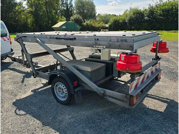 Trailer Trebbiner Horizont VWT Verkehrsleittafel Verkehrswarnanhänger Verkehrsleitanhänger Verkehrssicherungsanhänger Nissen Absperrtafel: picture 3