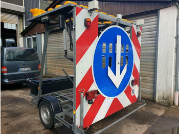 Trailer Vermietung Absperrtafel VZ 616 615 Nissen Verkehrsleittafel: picture 2