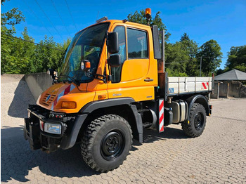 Snow removal vehicle UNIMOG