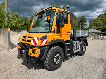 Snow removal vehicle UNIMOG
