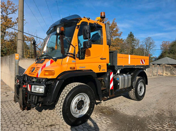 Snow removal vehicle UNIMOG U500