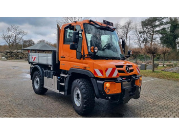 Snow removal vehicle UNIMOG