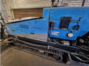 Directional boring machine