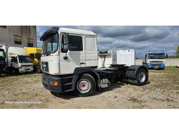 Curtainsider truck MAN