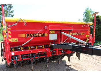 Combine seed drill Junkkari Simulta 3000T - Siisti! Heinänsiemenlaite ja kiekkovantaat takana: picture 2