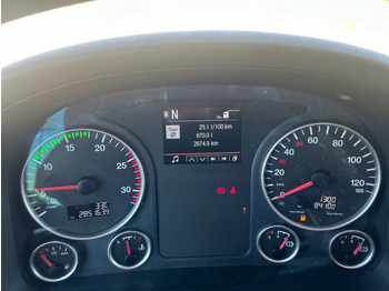 Curtainsider truck MAN TGX 26.470 6X2-4 BL tandem: picture 5