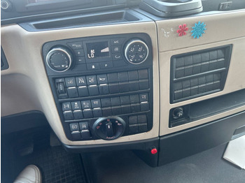 Curtainsider truck MAN TGX 26.470 6X2-4 BL tandem: picture 2